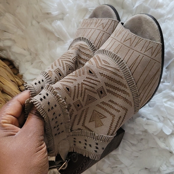 Naughty monkey peep toe cutout booties block heel boho size 9.5 - Picture 11 of 14